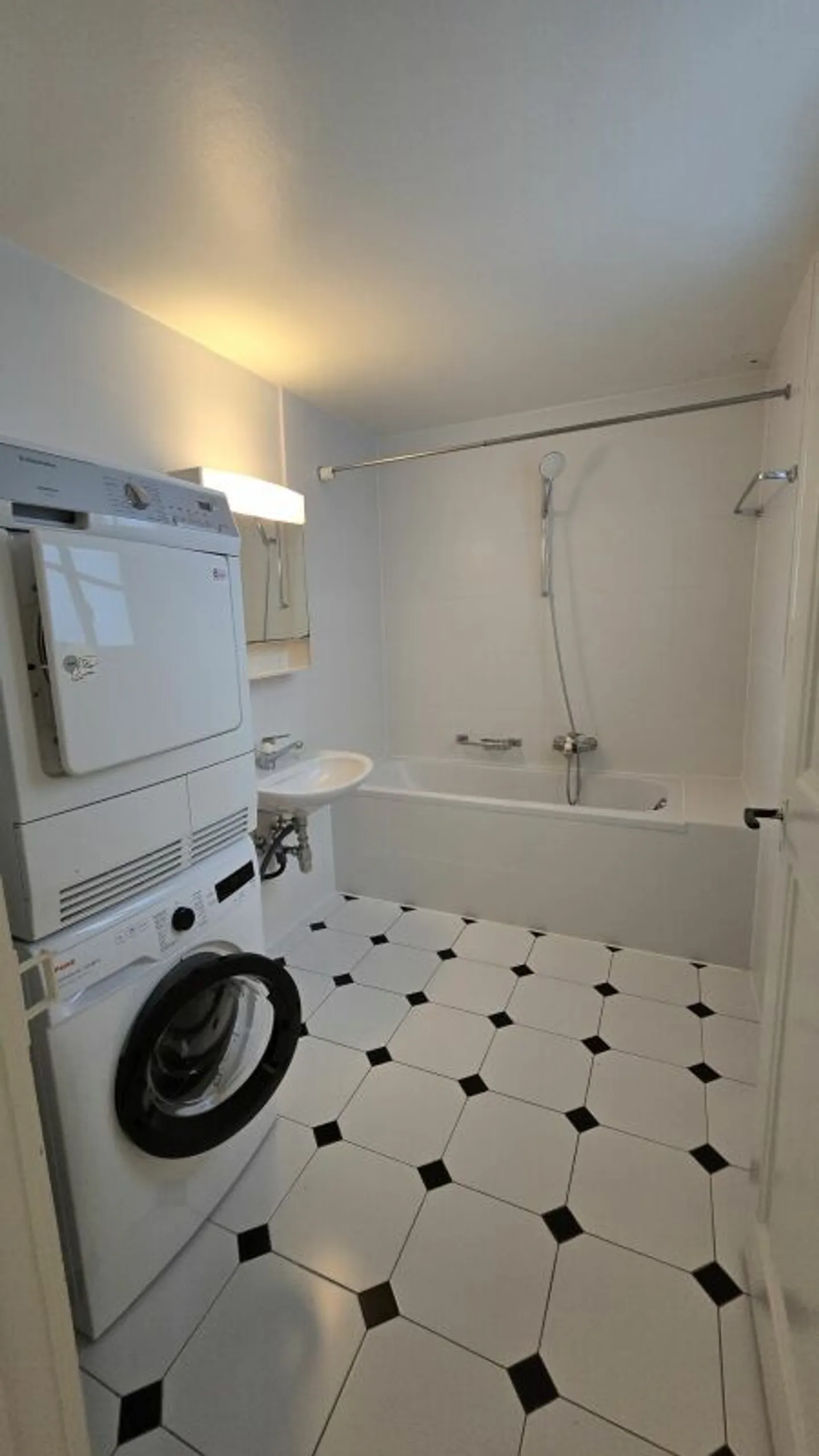 4 Room Apartment - Yverdon-les-Bains - Photo 6 of 9