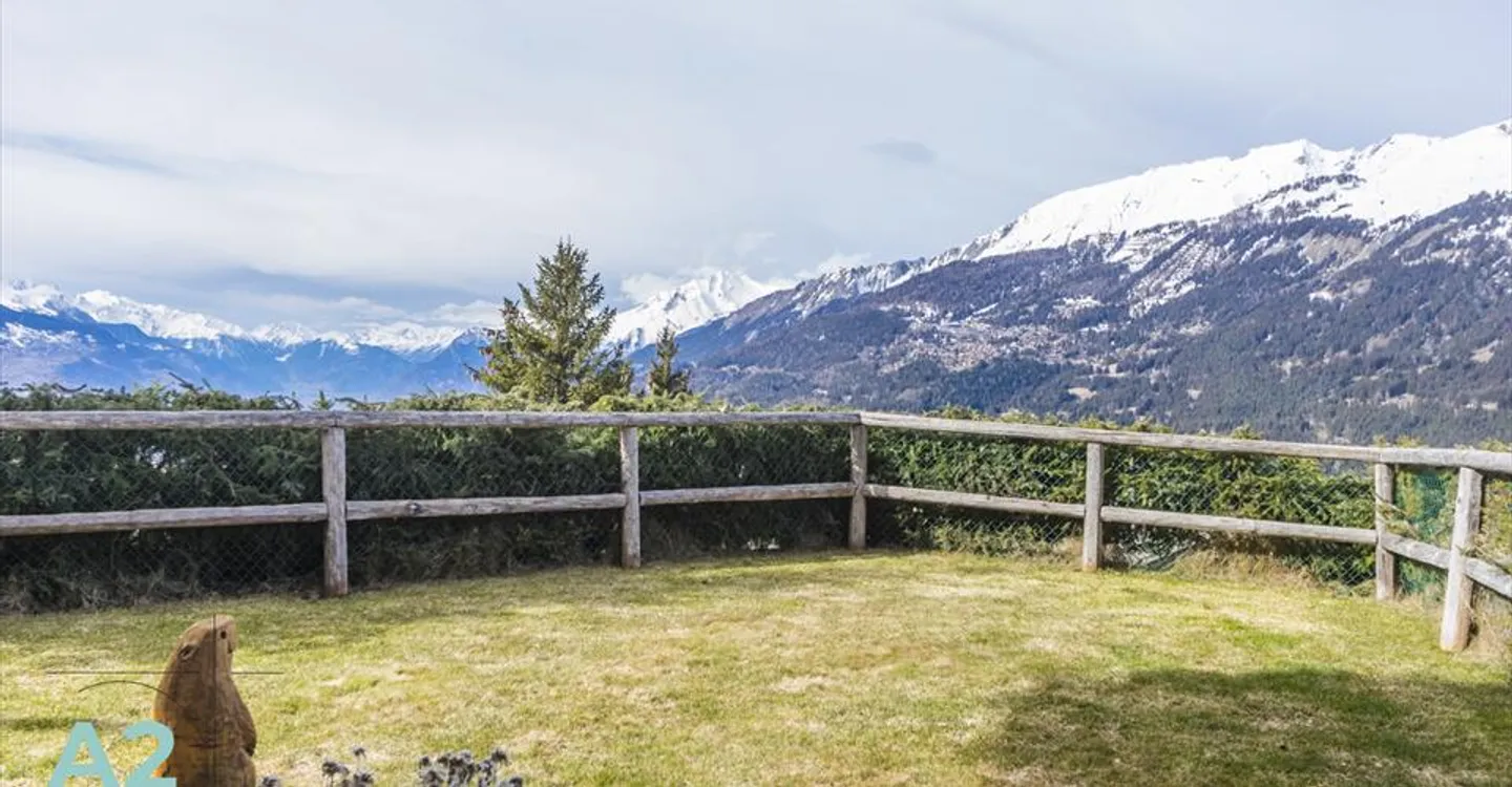 Chalet with Stunning View of the Valley and the Alps - Photo 5 of 11