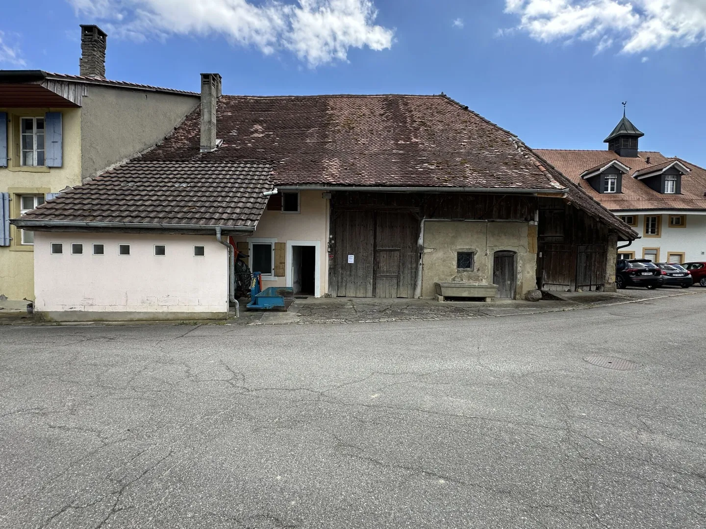 Village house with project for 3 units - Photo 1 of 16