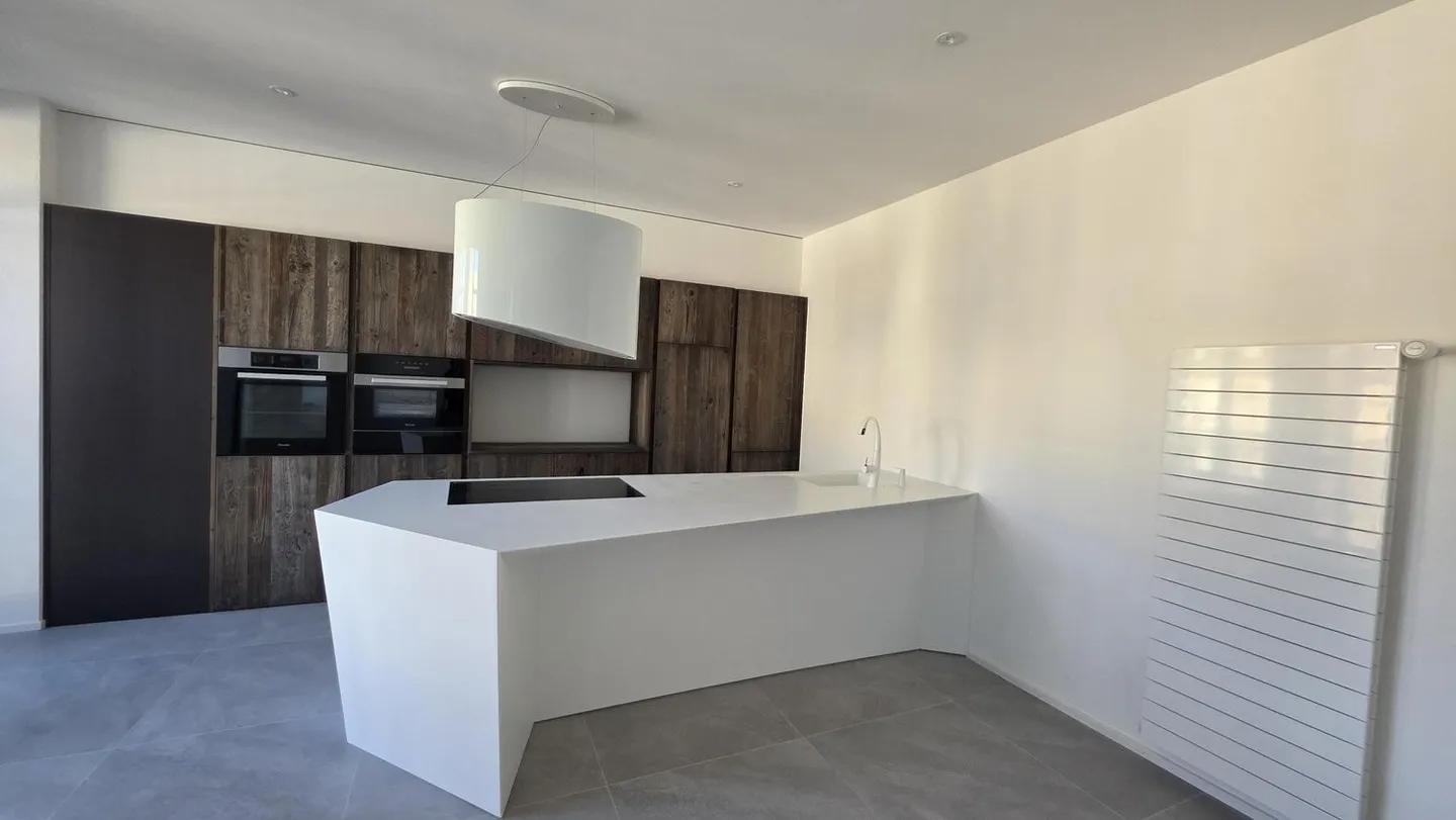 PRACHTWOLLE GESAMTRENOWIERTES WOHNUNG - Foto 1 di 8