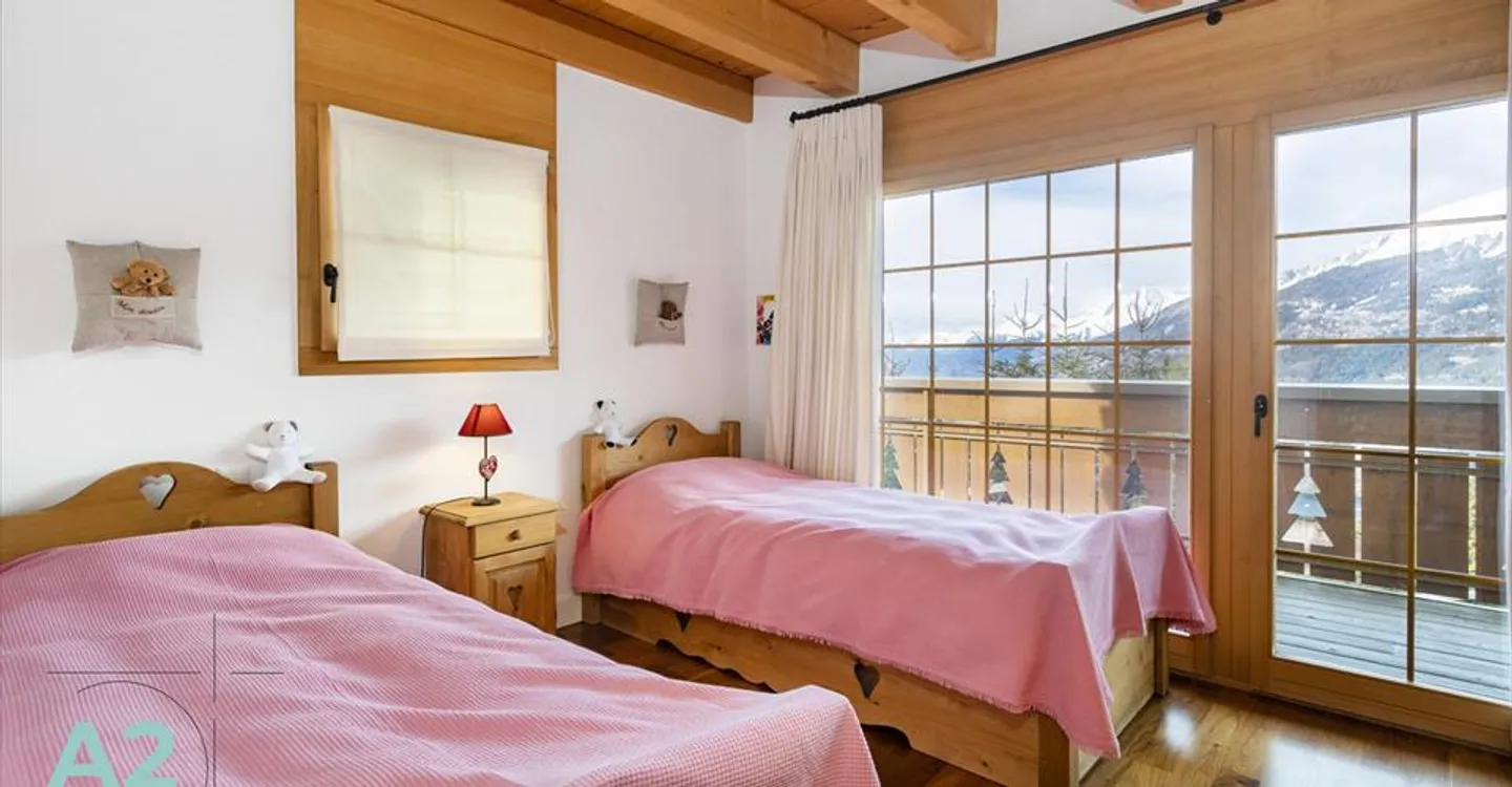 Chalet with Stunning View of the Valley and the Alps - Photo 8 of 11