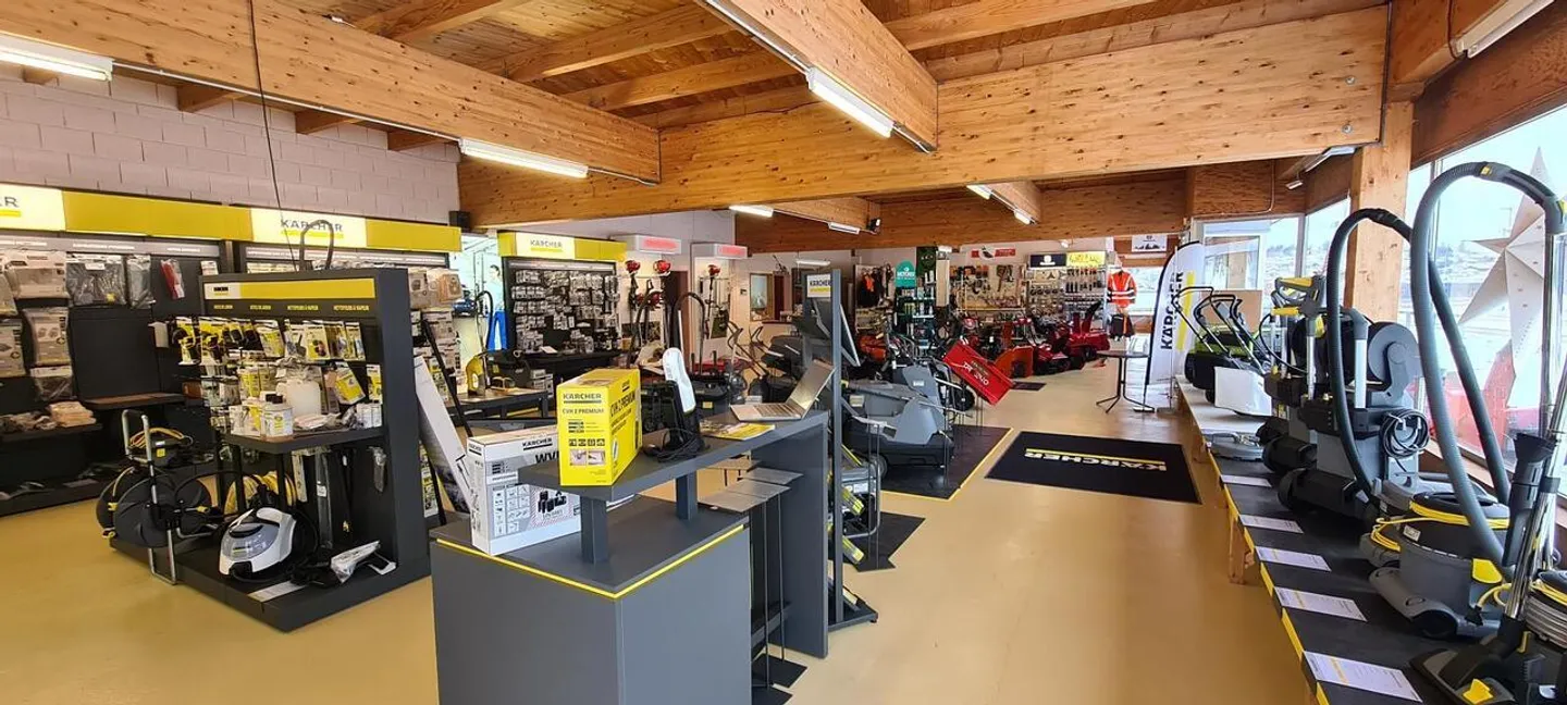 Propriété commerciale spacieuse - Photo 2 sur 5