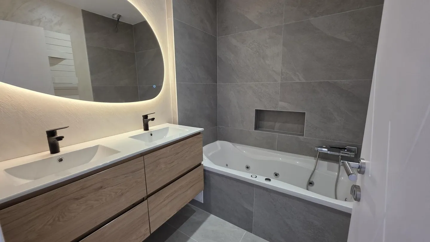 PRACHTWOLLE GESAMTRENOWIERTES WOHNUNG - Foto 6 di 8