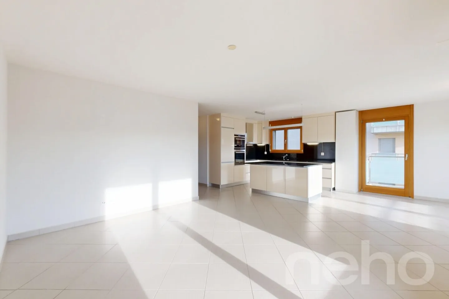 Bright 3.5 Room Apartment - Photo 3 of 12