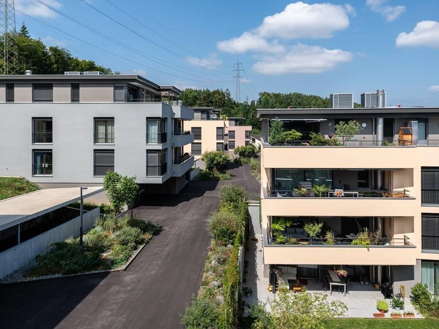 Appartement avec grand balcon et buanderie privée - Photo 1 sur 9