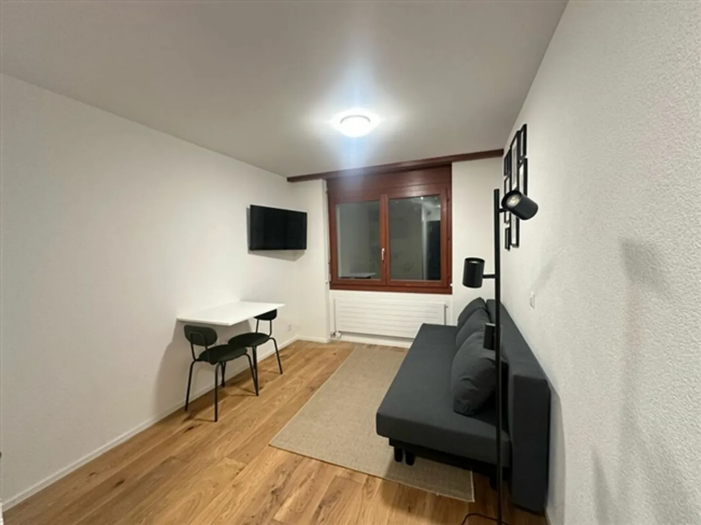 Newly renovated 1-room studio (13 m²) for rent from 01.03.2026 - Photo 1 of 8
