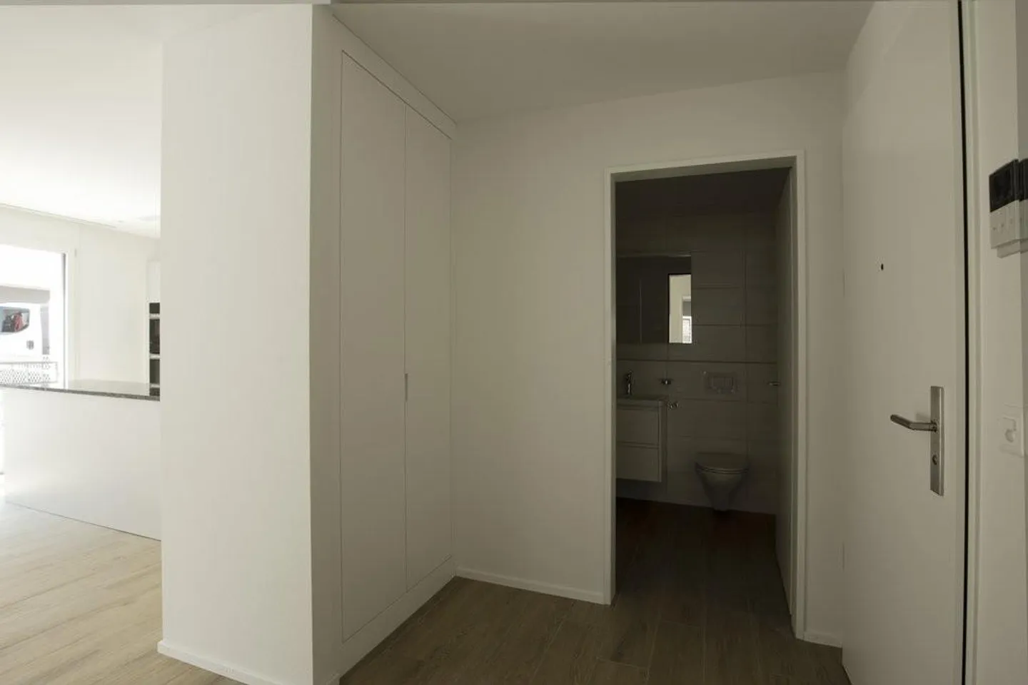 Appartement avec grand balcon et buanderie privée - Photo 3 sur 9