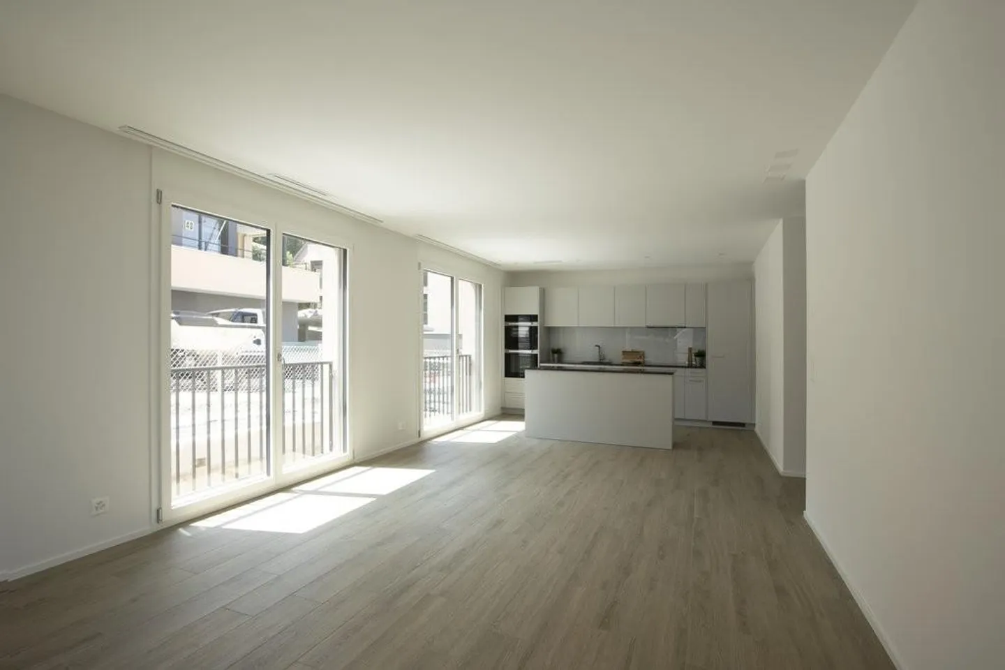 Appartement avec grand balcon et buanderie privée - Photo 4 sur 9
