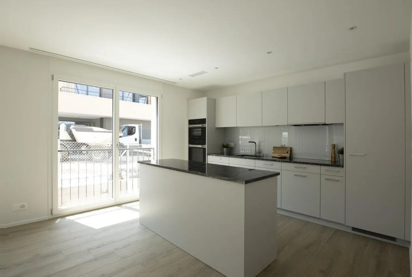 Appartement avec grand balcon et buanderie privée - Photo 5 sur 9