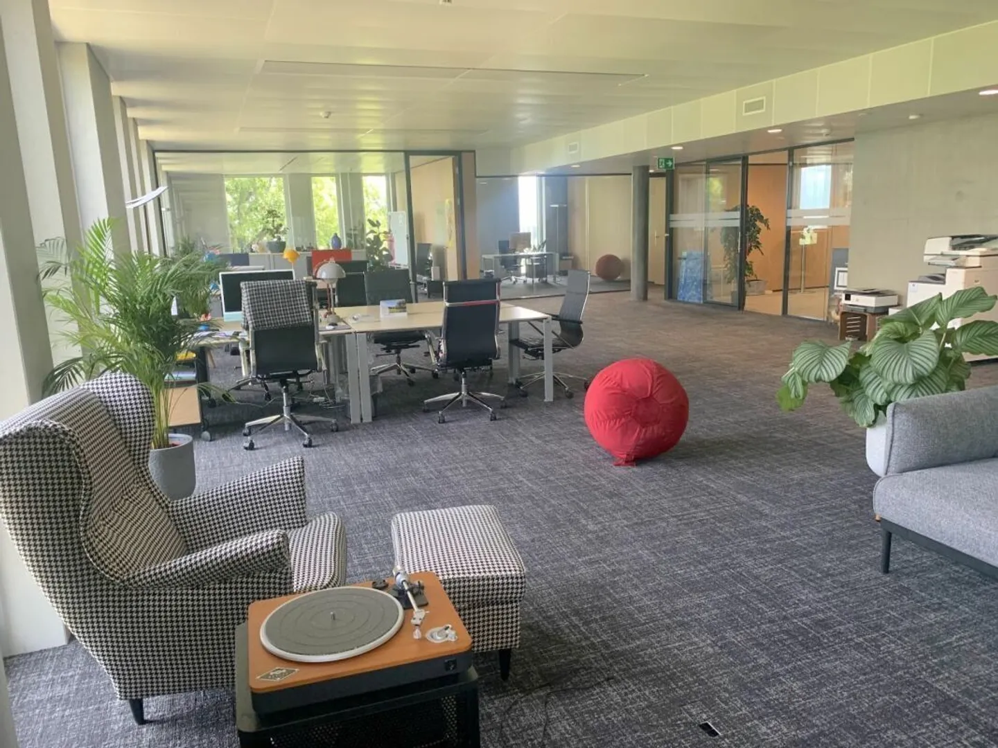 Edificio Minergie, uffici Vaud 900 m2 divisibili Plug & Play con vista, prestigio e terrazza - Foto 2 di 12