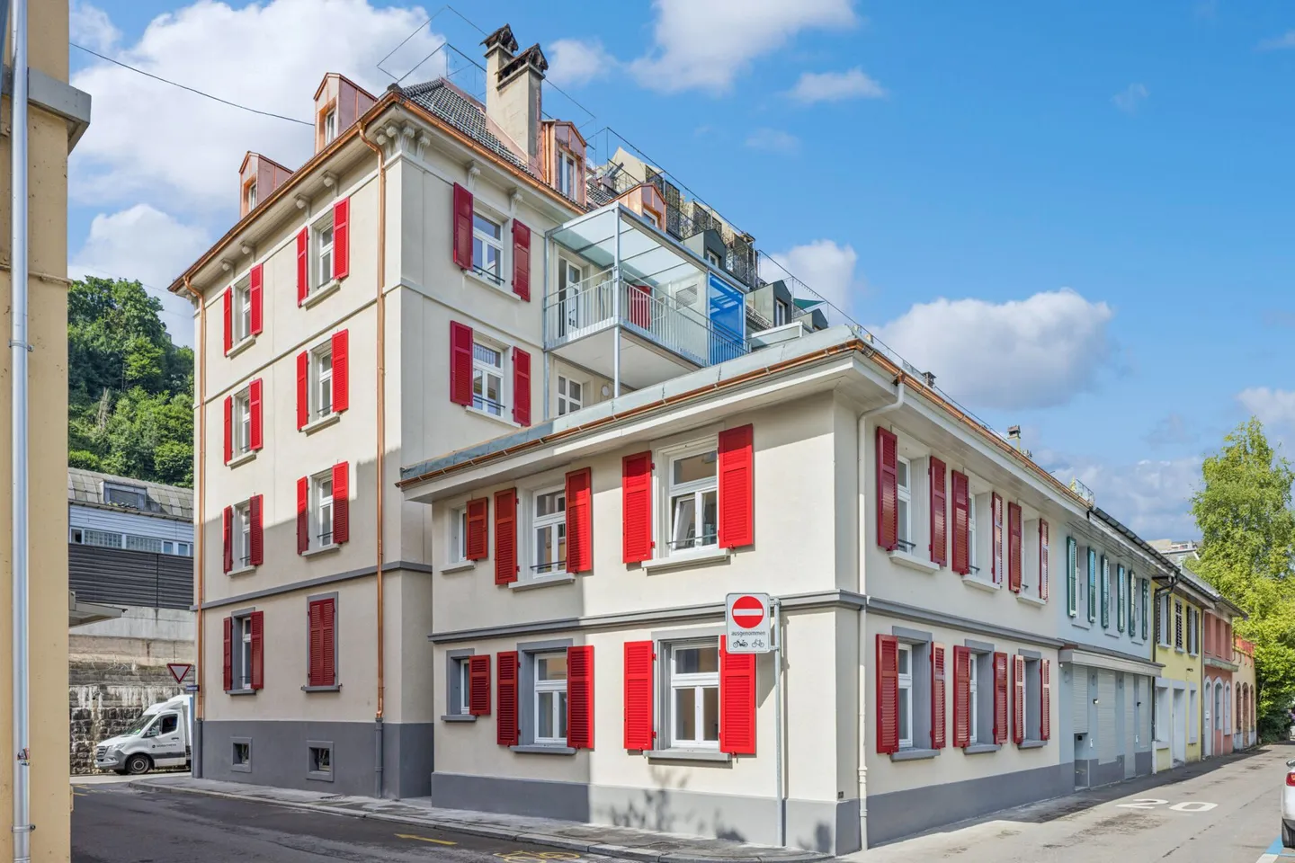 Prima occupazione! Appartamento 3.5 locali in una sezione di casa separata con terrazza e ingresso privato - Foto 1 di 18