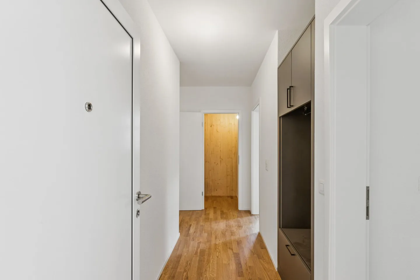 Prima occupazione! Appartamento 3.5 locali in una sezione di casa separata con terrazza e ingresso privato - Foto 3 di 18