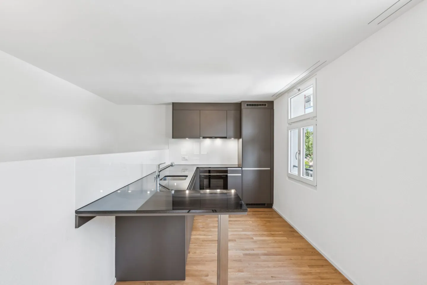 Prima occupazione! Appartamento 3.5 locali in una sezione di casa separata con terrazza e ingresso privato - Foto 11 di 18