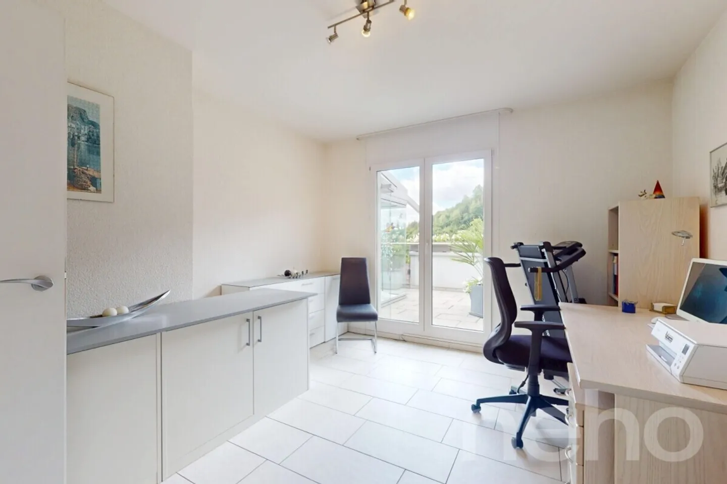 Spacious 5.5-room penthouse apartment with direct lift access - Photo 10 of 12