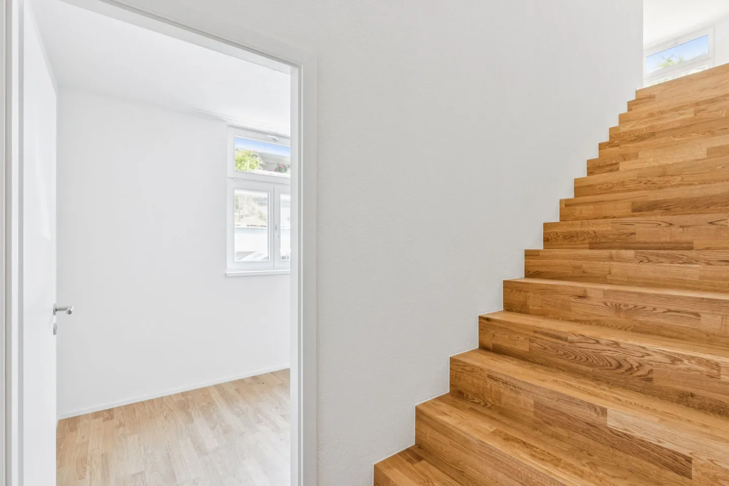 Prima occupazione! Appartamento 3.5 locali in una sezione di casa separata con terrazza e ingresso privato - Foto 8 di 18