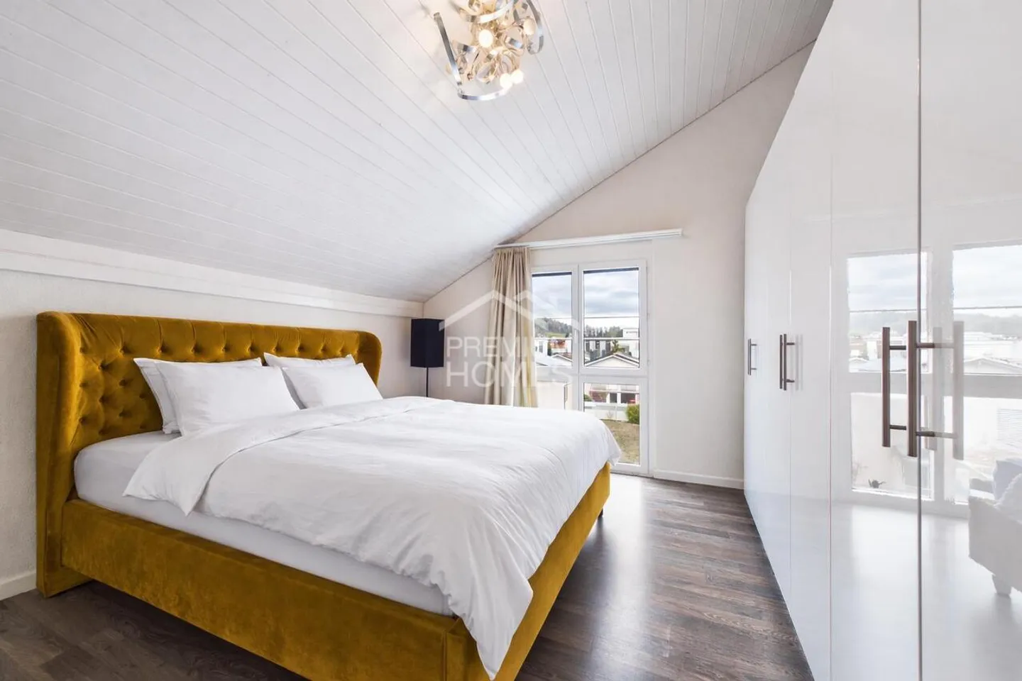 Elegant Single-Family Home in a Quiet Prime Location - Photo 8 of 13