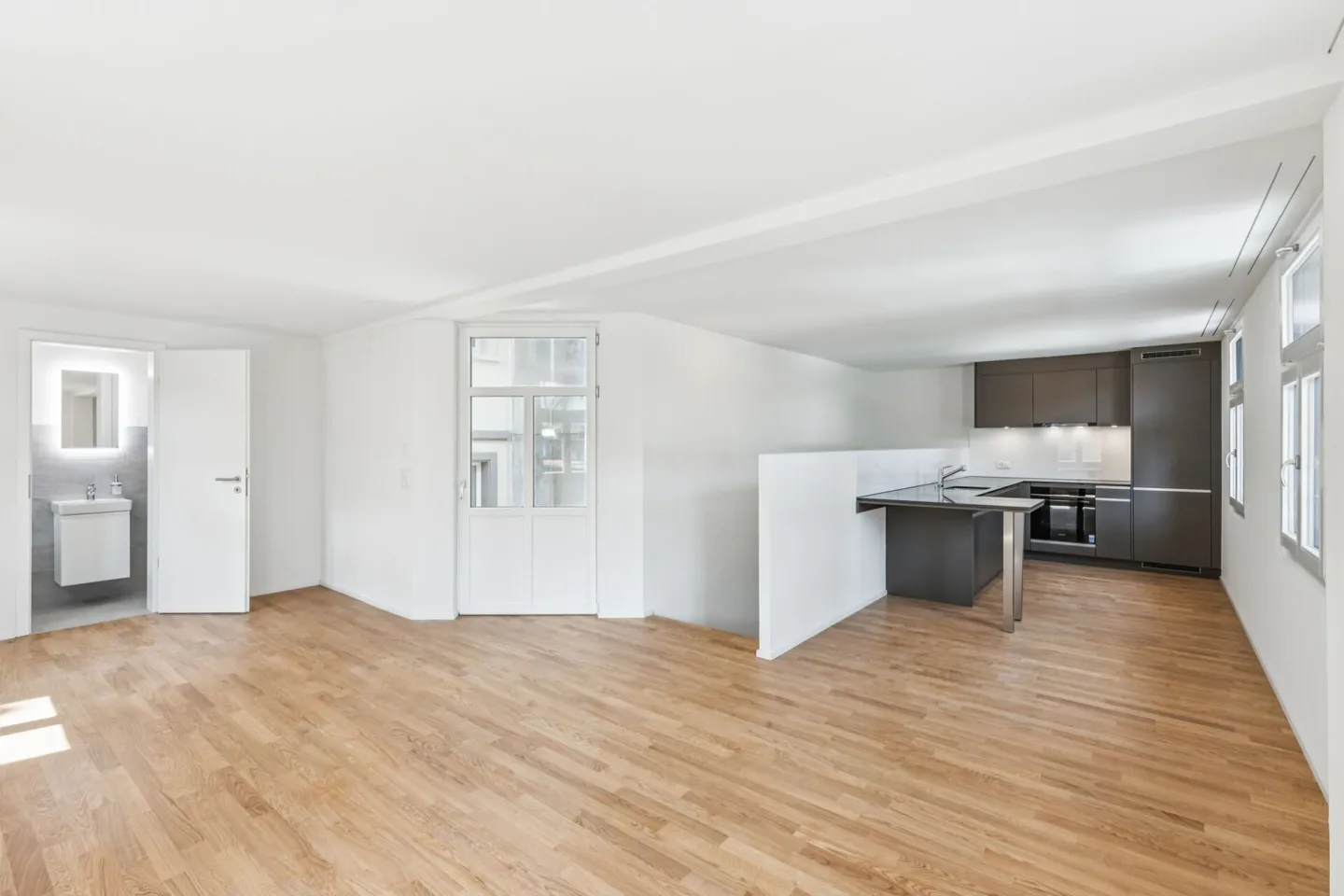 Prima occupazione! Appartamento 3.5 locali in una sezione di casa separata con terrazza e ingresso privato - Foto 14 di 18