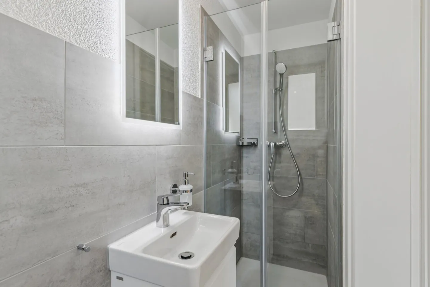 Prima occupazione! Appartamento 3.5 locali in una sezione di casa separata con terrazza e ingresso privato - Foto 16 di 18