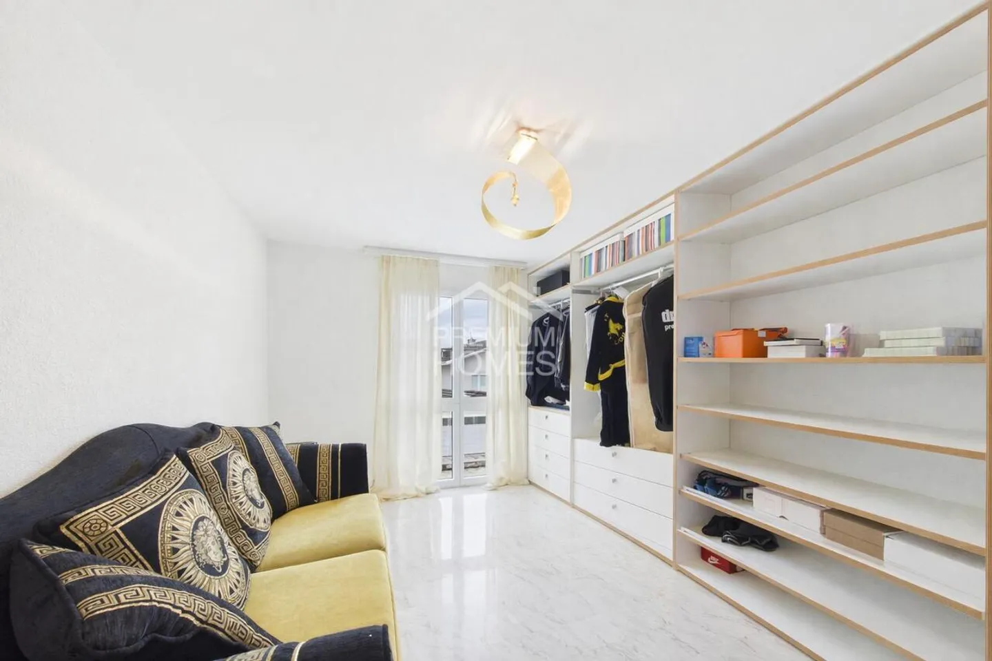 Elegant Single-Family Home in a Quiet Prime Location - Photo 10 of 13