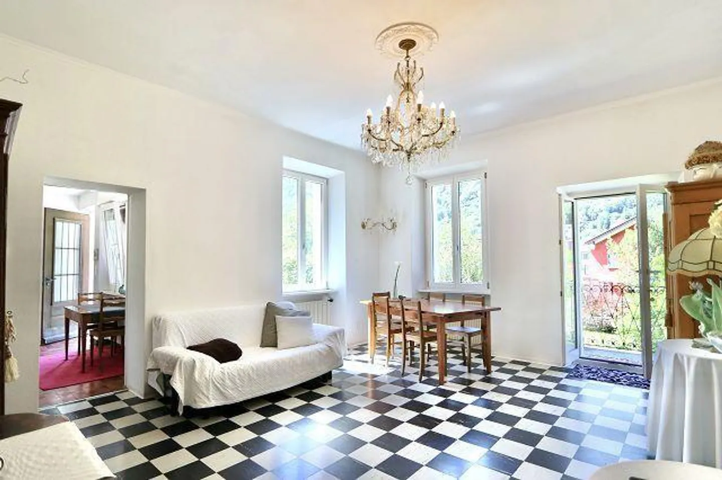 Maison tessinoise de 3 1/2 pièces dans un endroit très calme et ensoleillé avec vue panoramique / maison tessinoise de 3 1/2 pièces, très calme, ensoleillée et belle vue - Photo 6 sur 45