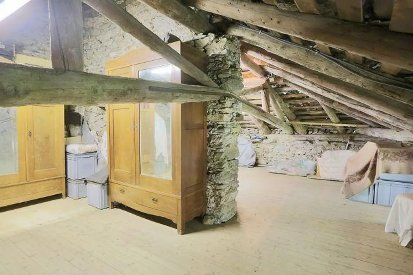 Maison tessinoise de 3 1/2 pièces dans un endroit très calme et ensoleillé avec vue panoramique / maison tessinoise de 3 1/2 pièces, très calme, ensoleillée et belle vue - Photo 16 sur 45