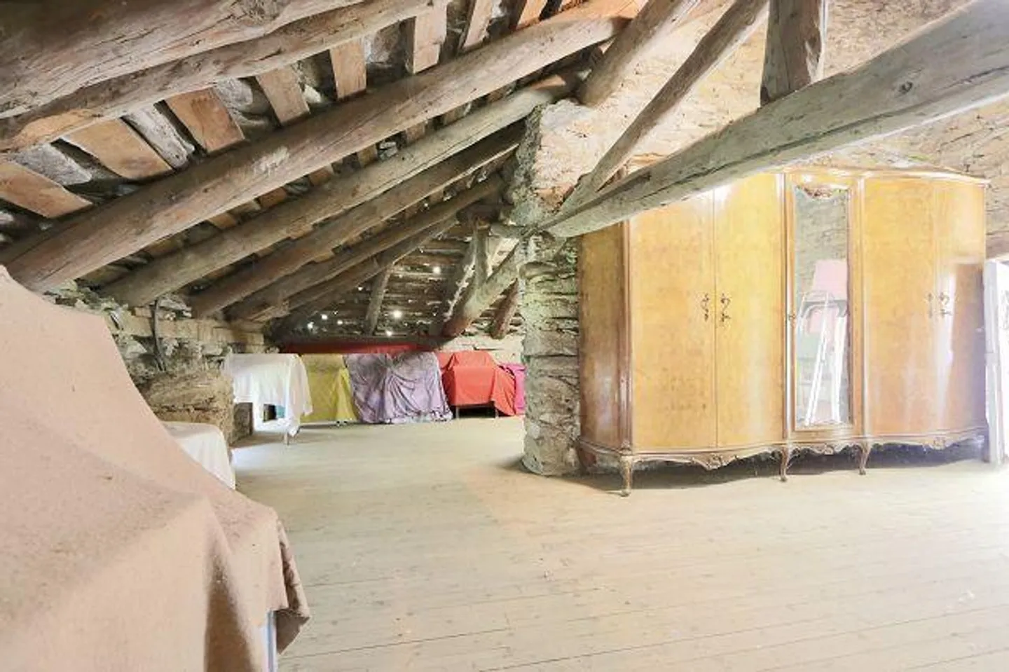 Maison tessinoise de 3 1/2 pièces dans un endroit très calme et ensoleillé avec vue panoramique / maison tessinoise de 3 1/2 pièces, très calme, ensoleillée et belle vue - Photo 17 sur 45