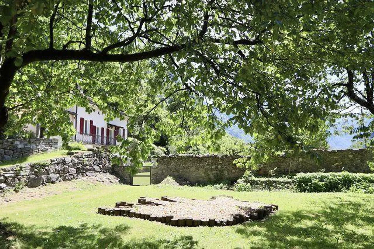 Maison tessinoise de 3 1/2 pièces dans un endroit très calme et ensoleillé avec vue panoramique / maison tessinoise de 3 1/2 pièces, très calme, ensoleillée et belle vue - Photo 32 sur 45