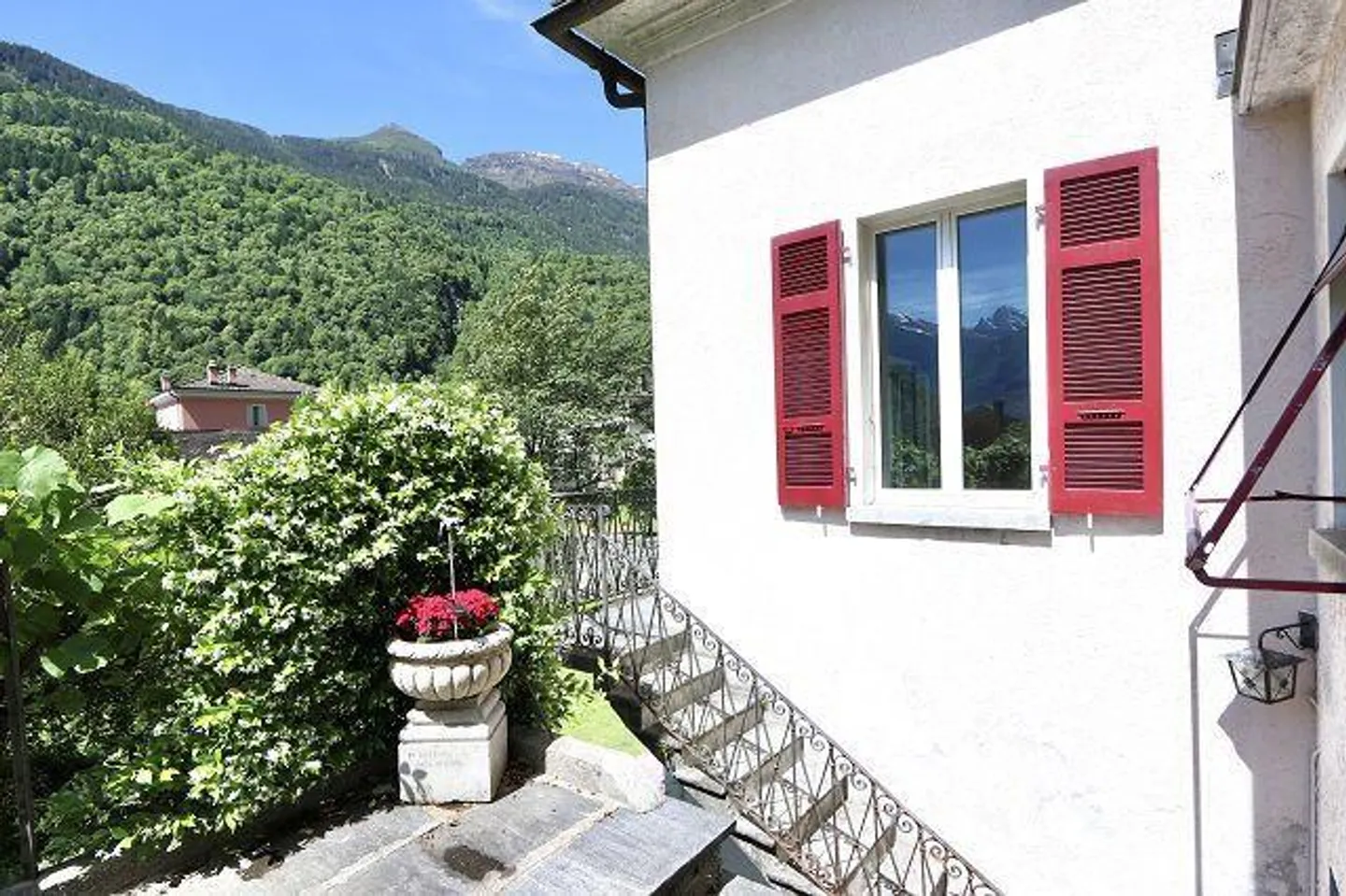 Maison tessinoise de 3 1/2 pièces dans un endroit très calme et ensoleillé avec vue panoramique / maison tessinoise de 3 1/2 pièces, très calme, ensoleillée et belle vue - Photo 25 sur 45