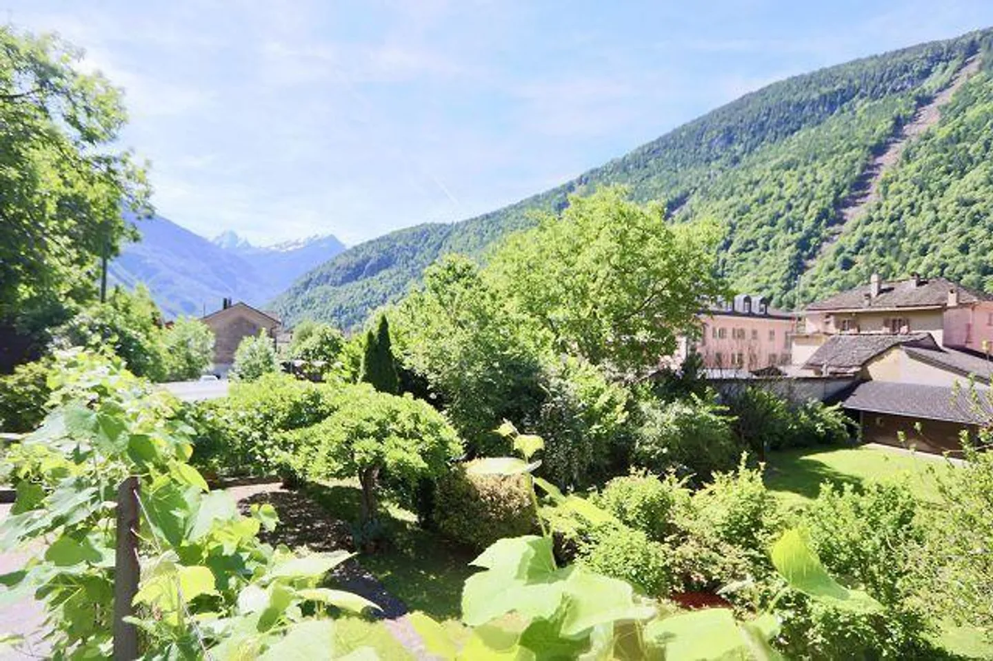 Maison tessinoise de 3 1/2 pièces dans un endroit très calme et ensoleillé avec vue panoramique / maison tessinoise de 3 1/2 pièces, très calme, ensoleillée et belle vue - Photo 35 sur 45