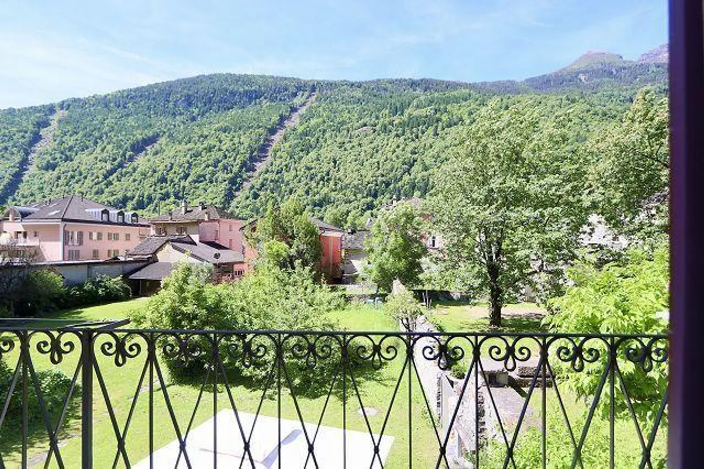 Maison tessinoise de 3 1/2 pièces dans un endroit très calme et ensoleillé avec vue panoramique / maison tessinoise de 3 1/2 pièces, très calme, ensoleillée et belle vue - Photo 36 sur 45