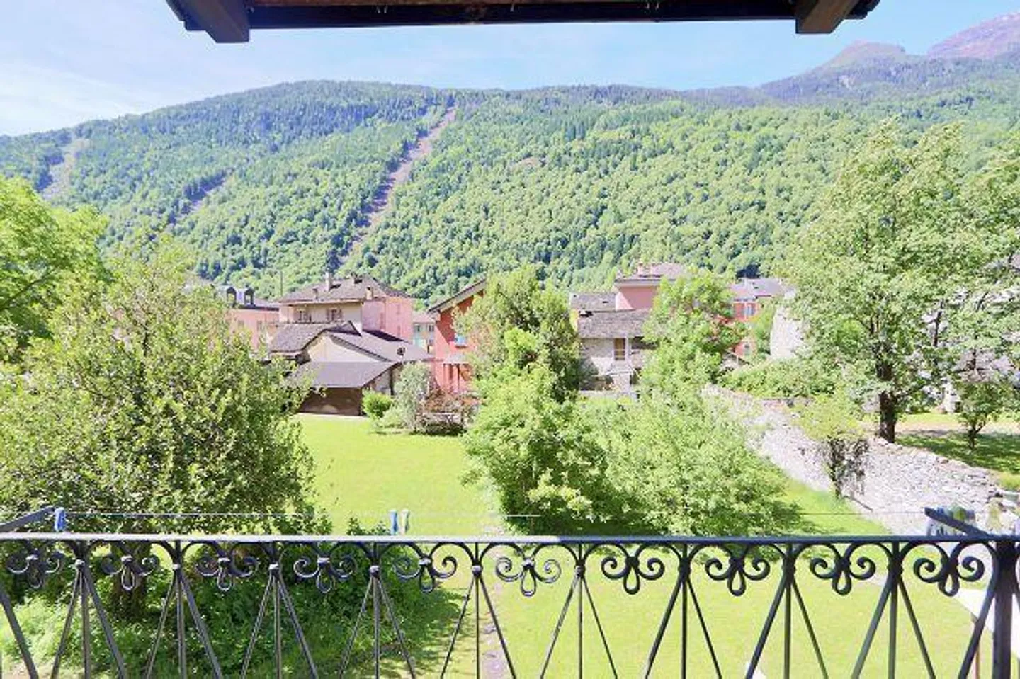 Maison tessinoise de 3 1/2 pièces dans un endroit très calme et ensoleillé avec vue panoramique / maison tessinoise de 3 1/2 pièces, très calme, ensoleillée et belle vue - Photo 37 sur 45