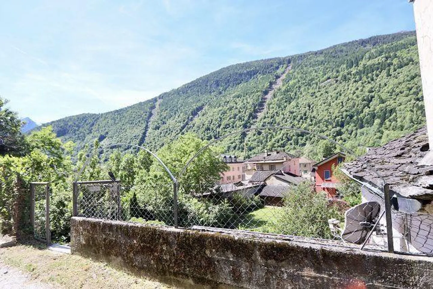 Maison tessinoise de 3 1/2 pièces dans un endroit très calme et ensoleillé avec vue panoramique / maison tessinoise de 3 1/2 pièces, très calme, ensoleillée et belle vue - Photo 39 sur 45