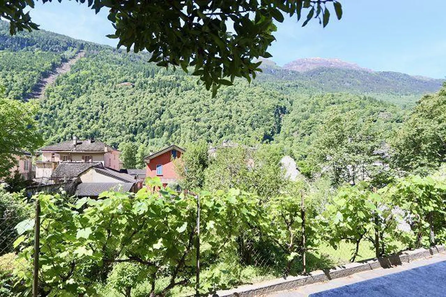 Maison tessinoise de 3 1/2 pièces dans un endroit très calme et ensoleillé avec vue panoramique / maison tessinoise de 3 1/2 pièces, très calme, ensoleillée et belle vue - Photo 41 sur 45