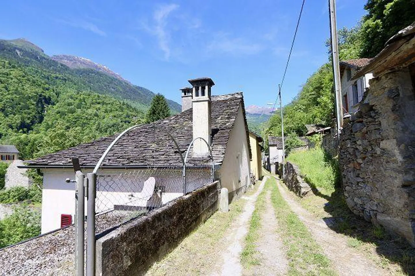 Maison tessinoise de 3 1/2 pièces dans un endroit très calme et ensoleillé avec vue panoramique / maison tessinoise de 3 1/2 pièces, très calme, ensoleillée et belle vue - Photo 42 sur 45