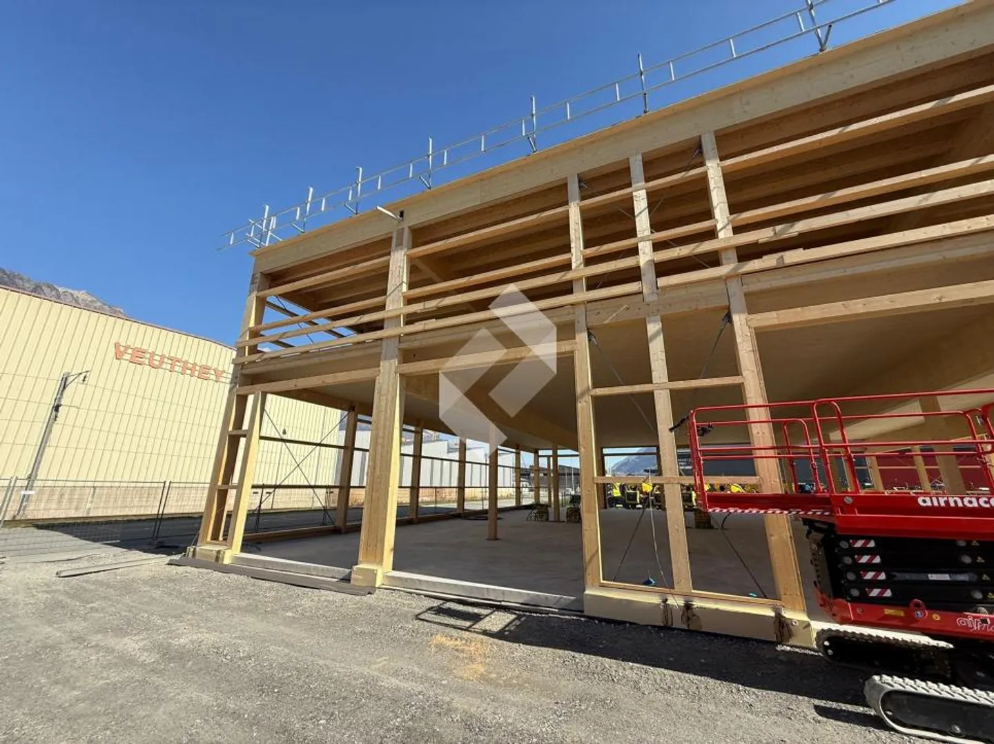 Bureau à l'étage supérieur dans un nouveau bâtiment de hall en construction - Photo 6 sur 10