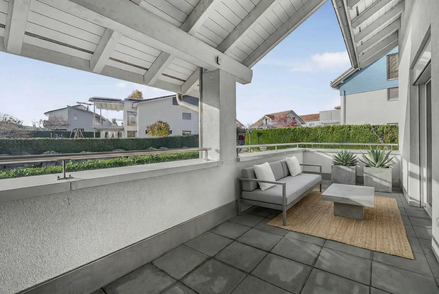 Elegant Duplex Home with Pool - Photo 5 of 5