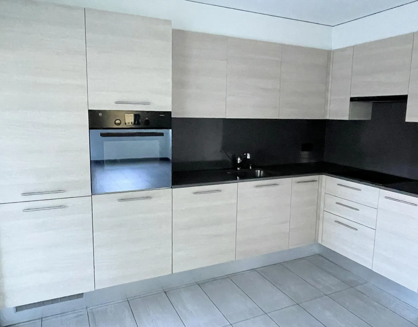 Spazioso appartamento in zona molto tranquilla - Foto 9 di 17