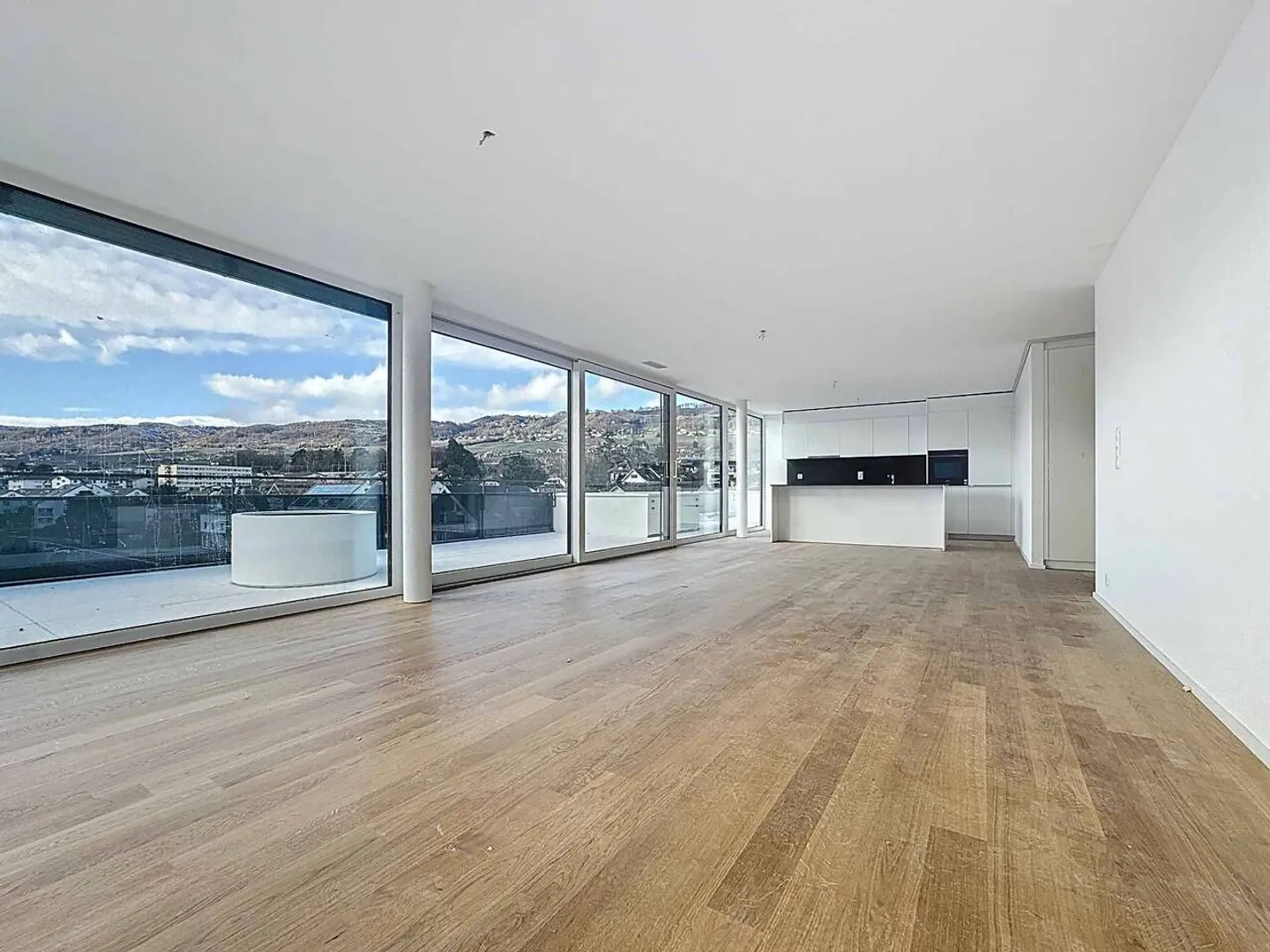 Attique de 5.5 pièces avec rooftop terrasse de 249m2 au 4ème étage ascenseur avec accès privatif - Photo 2 sur 12