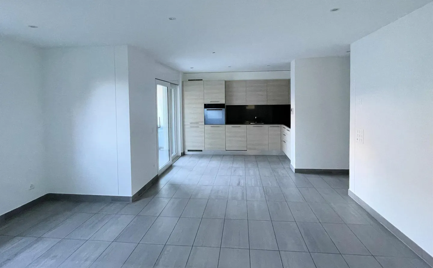 Spazioso appartamento in zona molto tranquilla - Foto 8 di 17