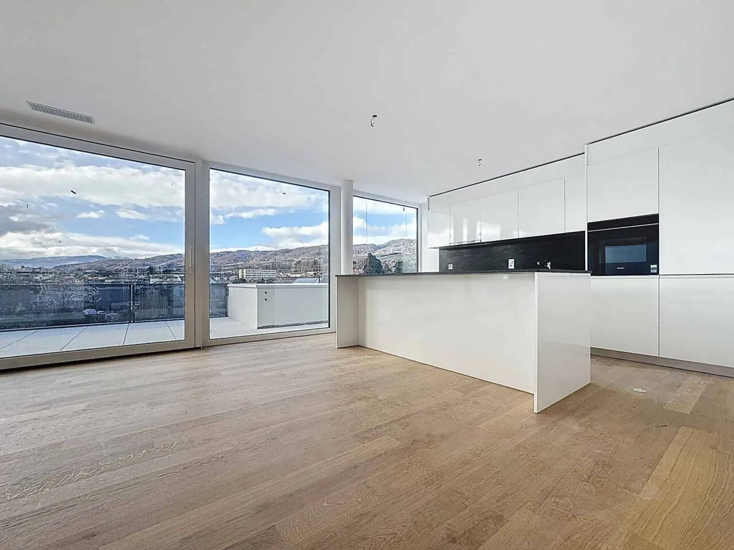 Attique de 5.5 pièces avec rooftop terrasse de 249m2 au 4ème étage ascenseur avec accès privatif - Photo 3 sur 12