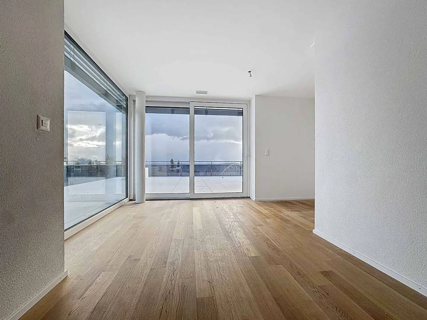 Attique de 5.5 pièces avec rooftop terrasse de 249m2 au 4ème étage ascenseur avec accès privatif - Photo 4 sur 12