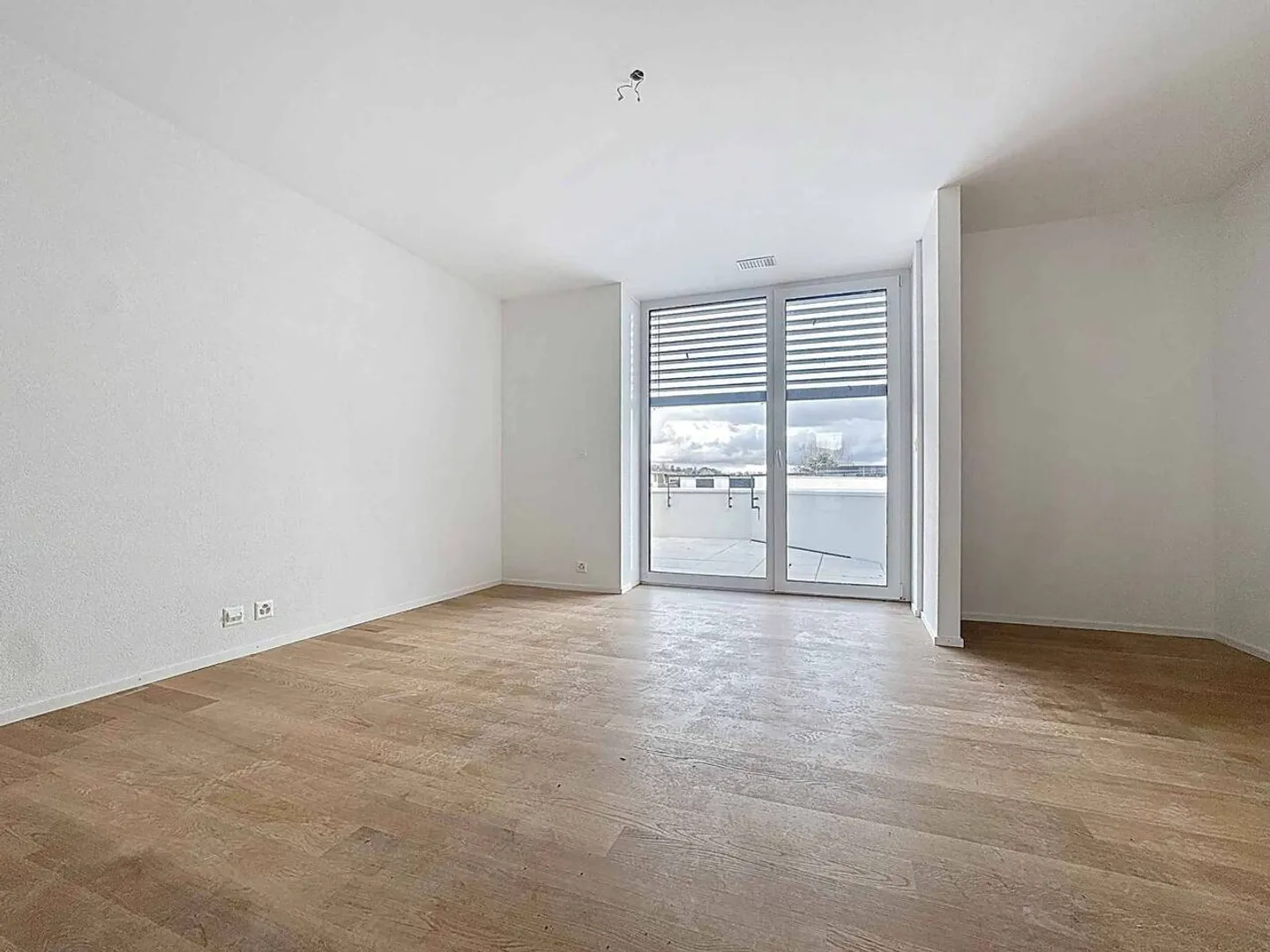 Attique de 5.5 pièces avec rooftop terrasse de 249m2 au 4ème étage ascenseur avec accès privatif - Photo 5 sur 12