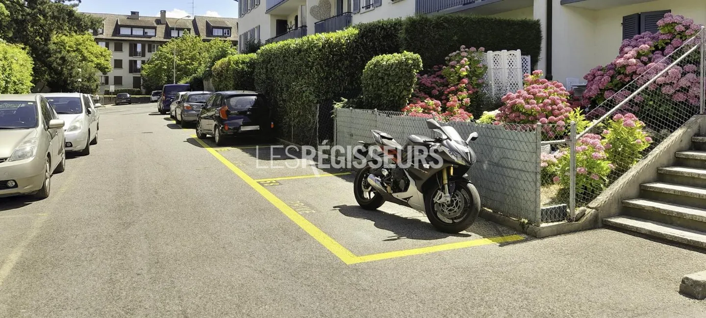 Places de Parking à Bernex - Photo 1 sur 3