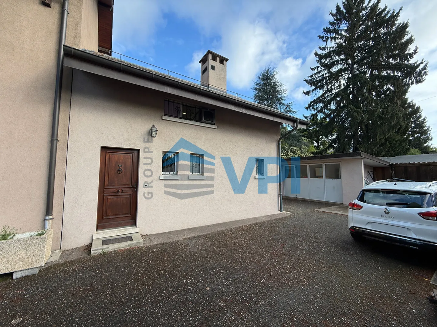 Cointrin - Bellissimo ufficio di 120 m2 con aree di stoccaggio e posti auto - Foto 1 di 6