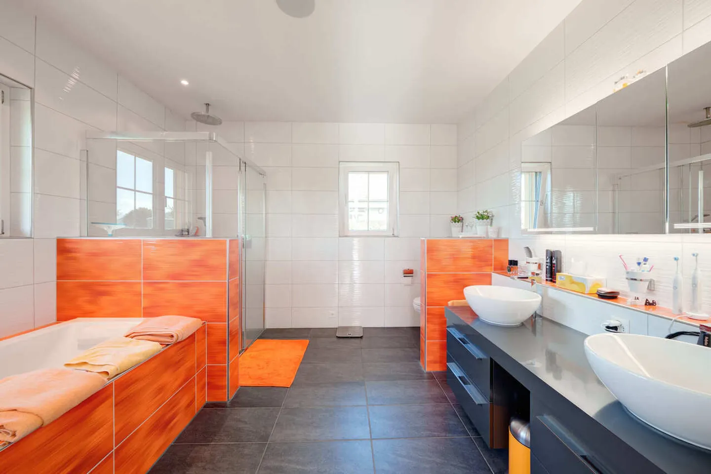 Spacious Family Home with Pool - Photo 9 of 13