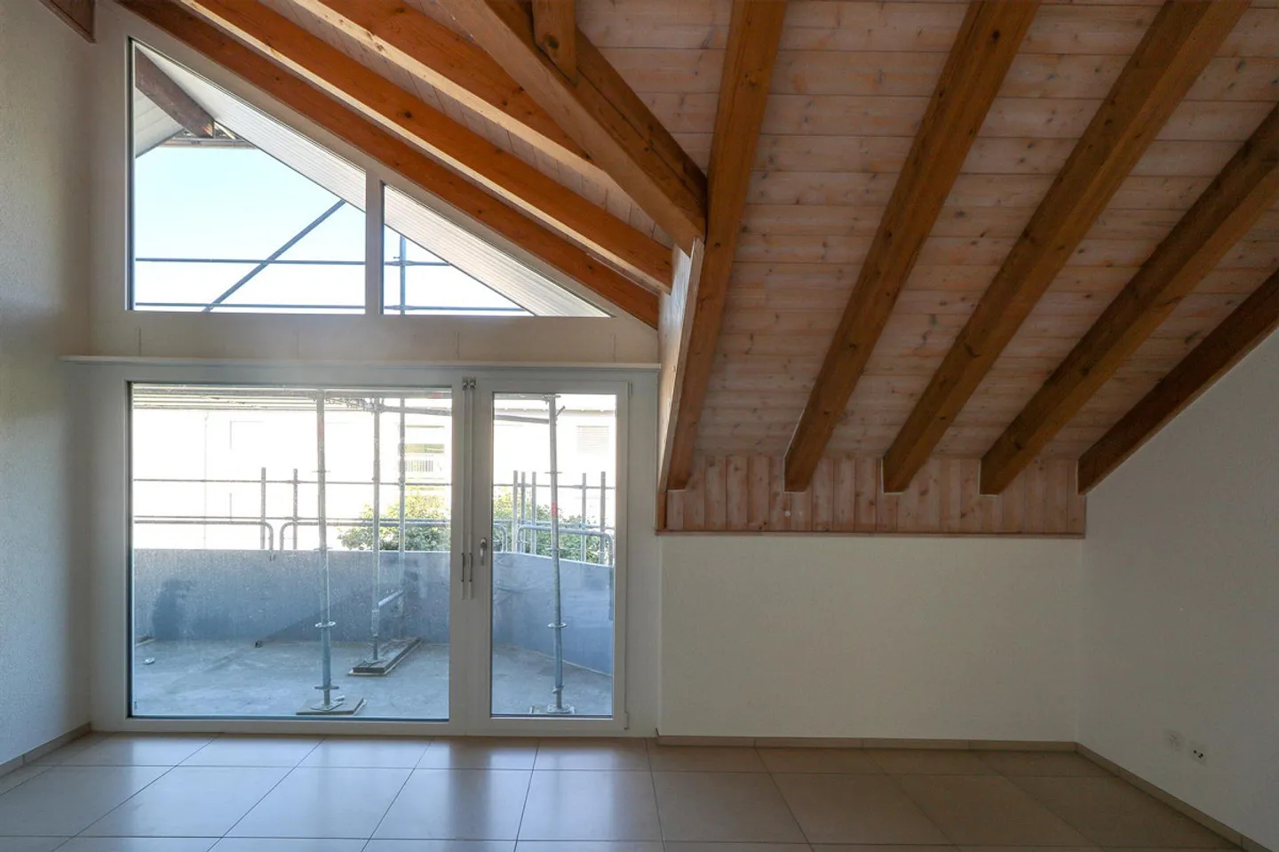 Bright attic apartment with gallery - Photo 2 of 9