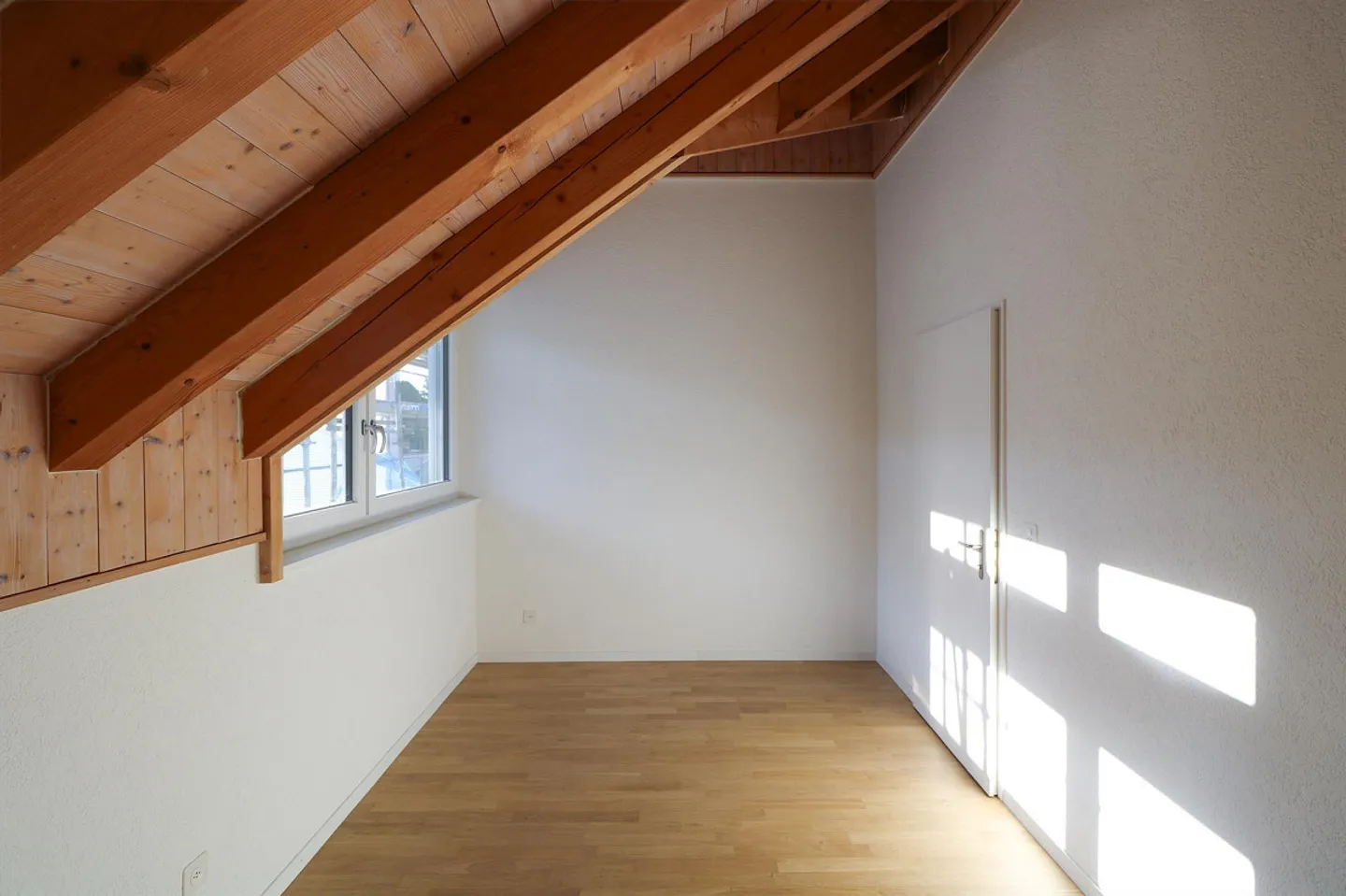Bright attic apartment with gallery - Photo 4 of 9