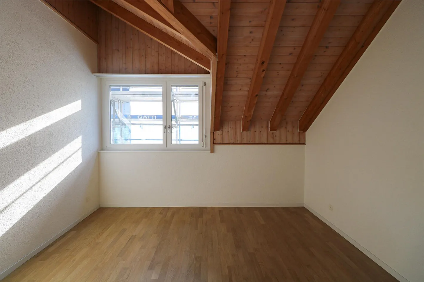 Bright attic apartment with gallery - Photo 5 of 9