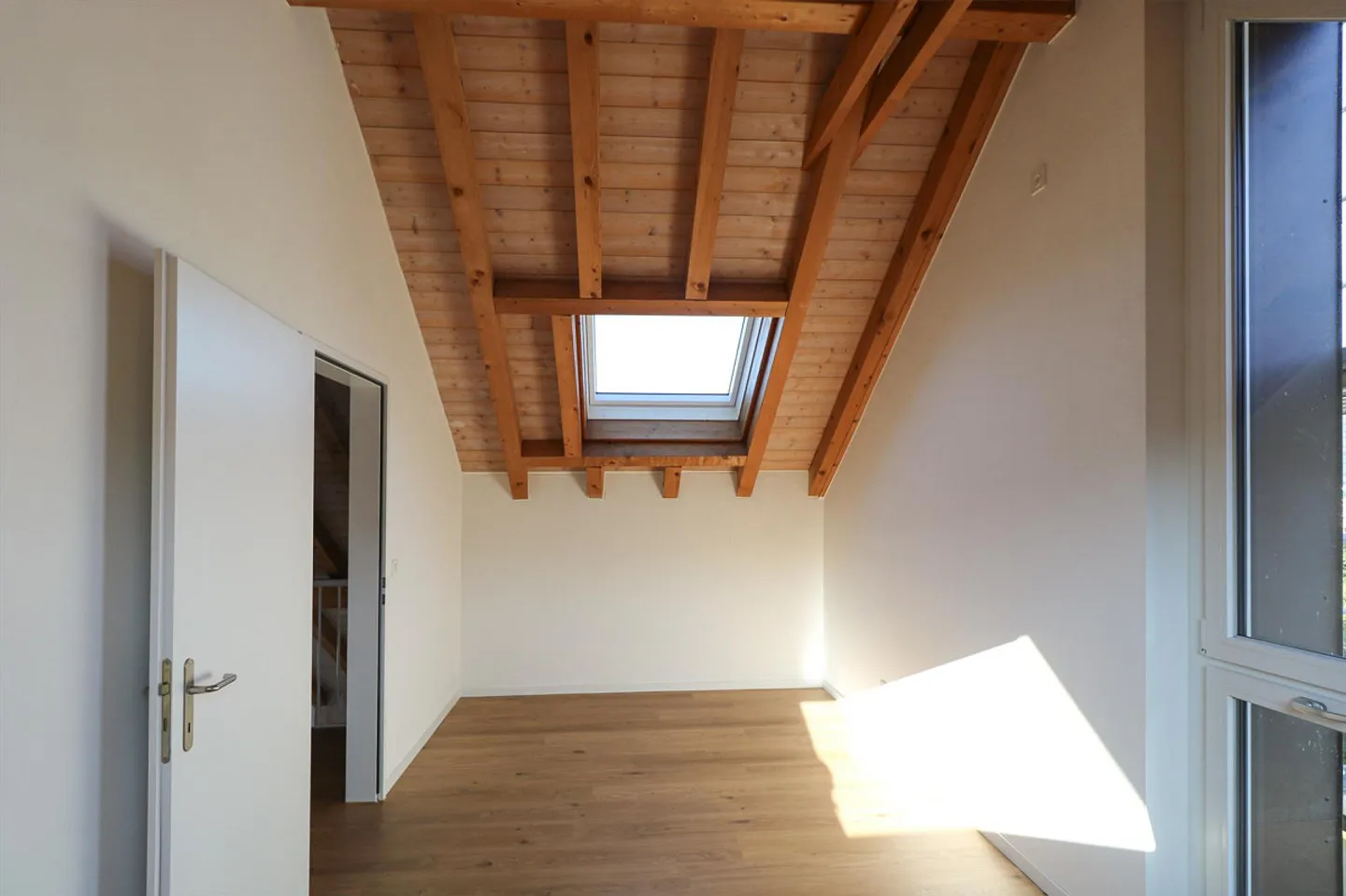 Bright attic apartment with gallery - Photo 6 of 9