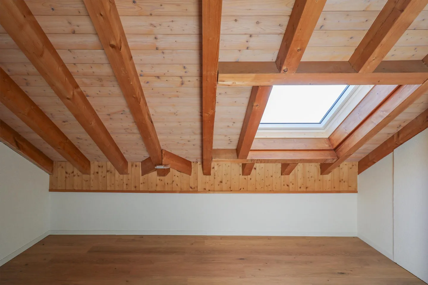 Bright attic apartment with gallery - Photo 7 of 9
